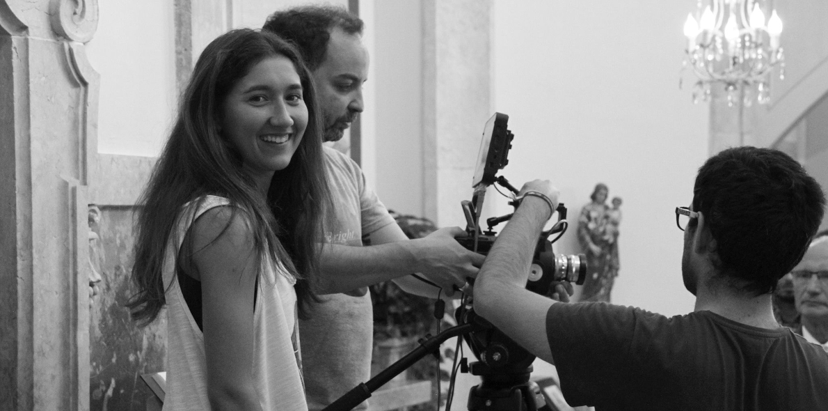 Carlota Caldeira working on set