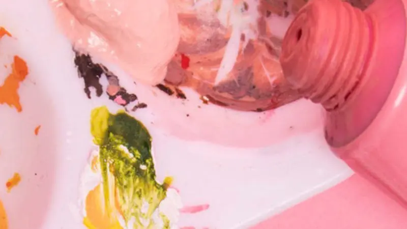 Image shows make-up blushers spread on paint pallette