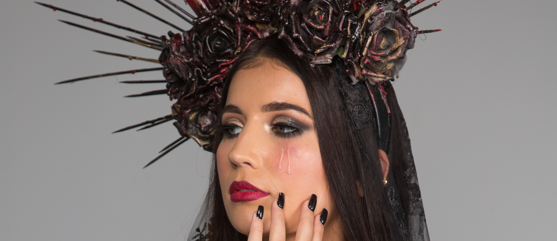 Picture of one of the winning looks from FRONT 2019, crown and sacred heart