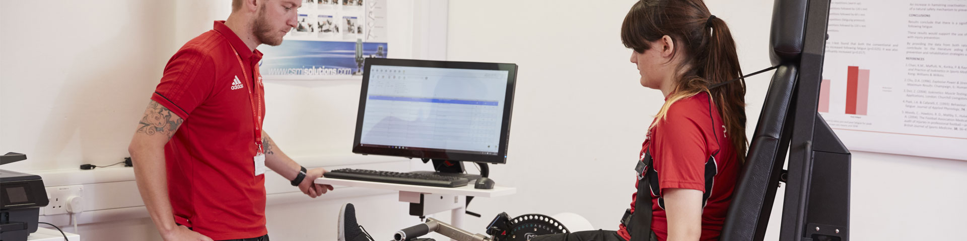 A sport therapy student with a patient undergoing an assessment