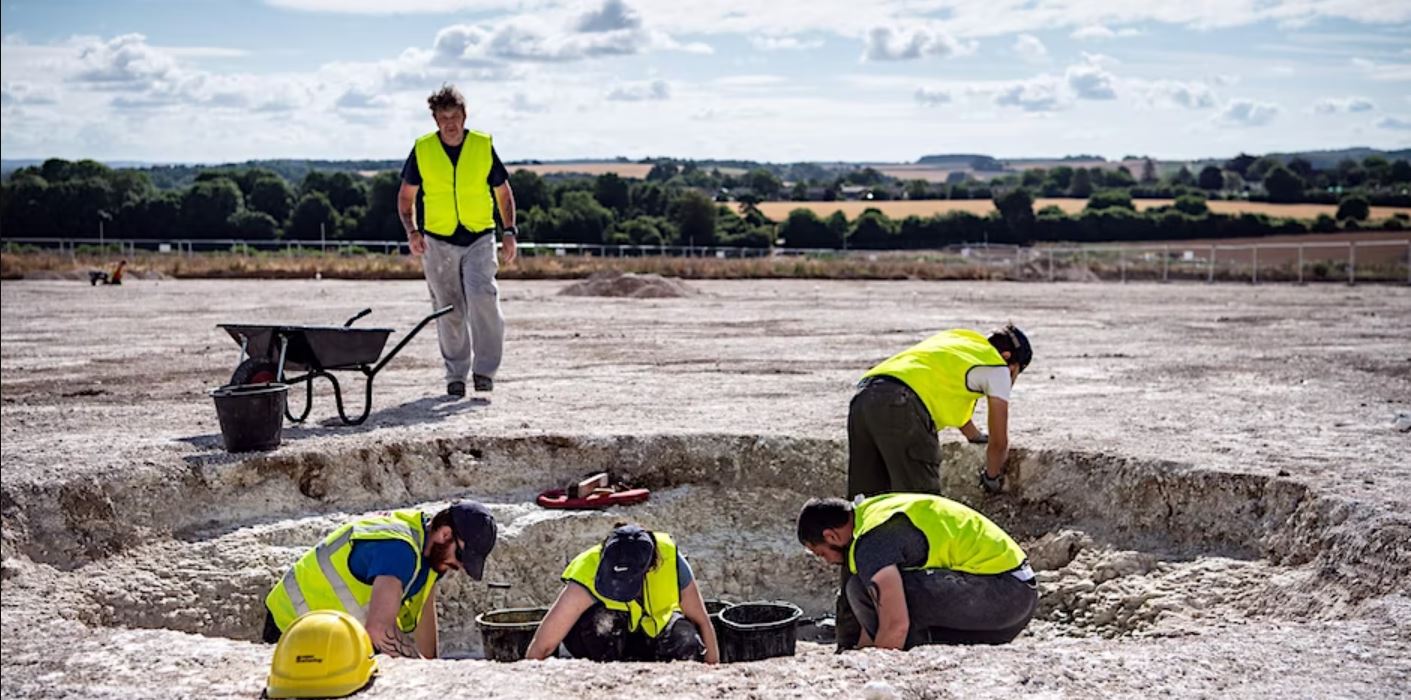 Veteran studentship holders from the University of Winchester excavating a Hessian Mercenary dugout in a collaboration between Pre-Construct Archaeology and Operation Nightingale at Barton Farm, Winchester, 2018. Photography by Harvey Mills ARPS.