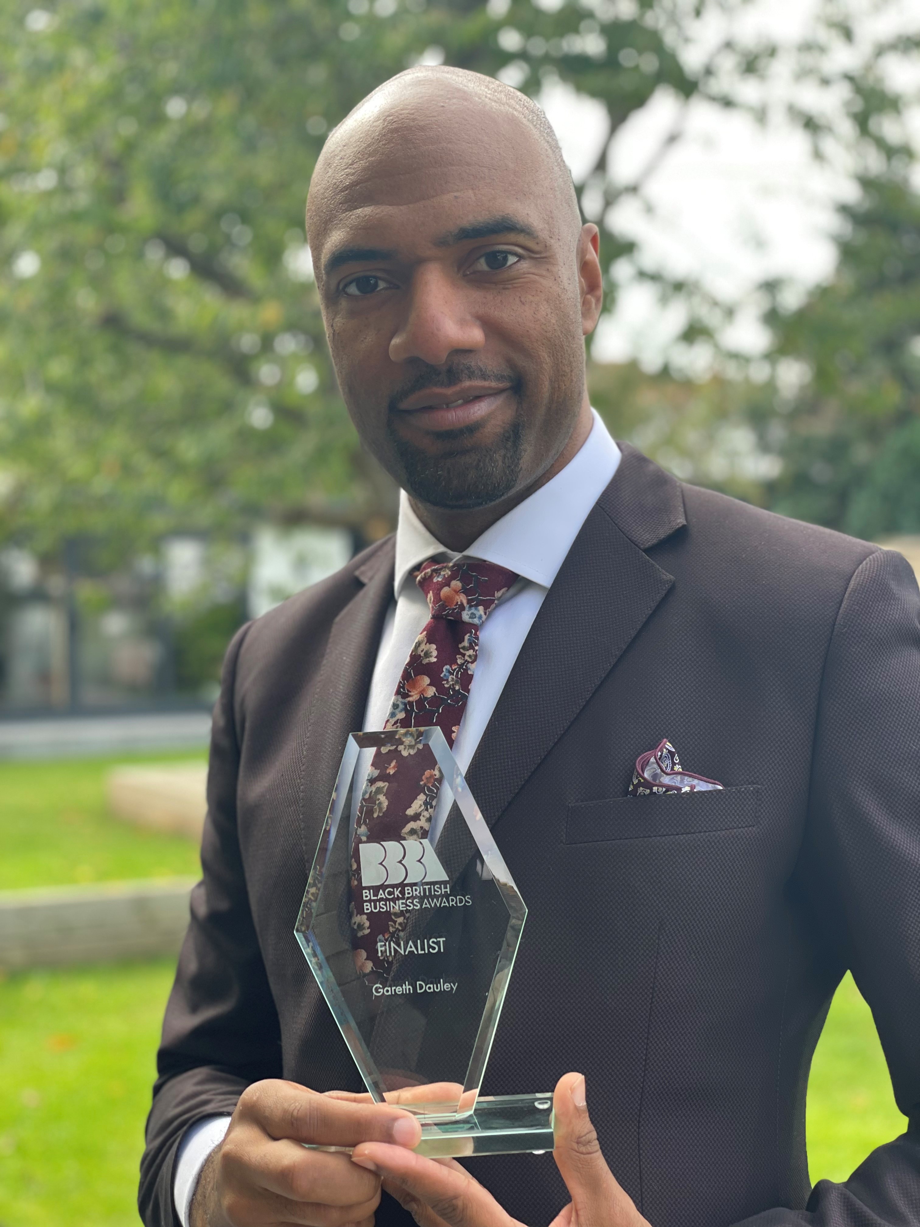 Gareth Dauley with his award