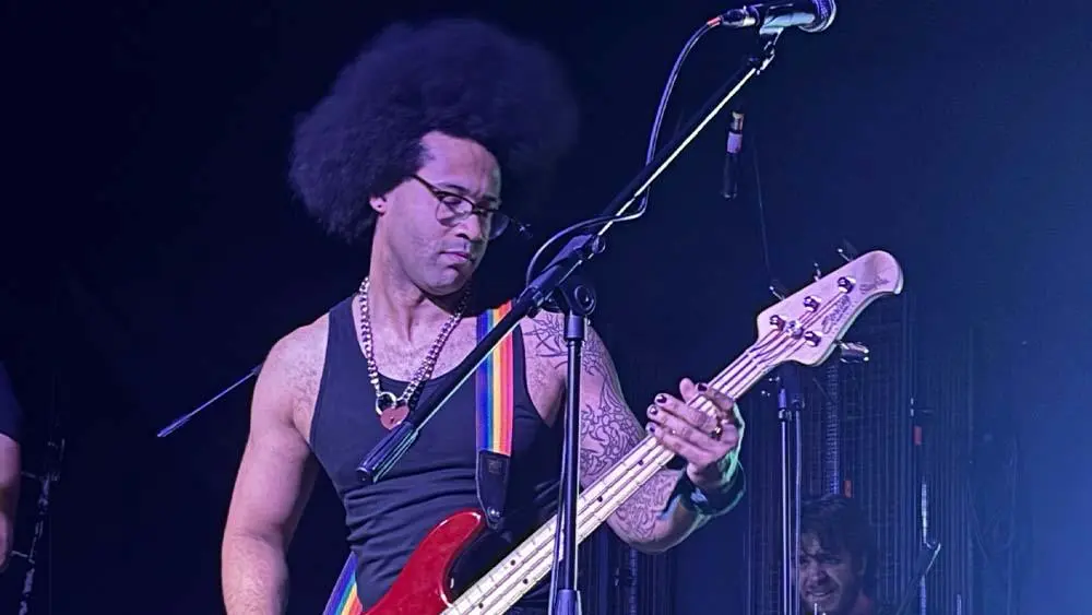 Darius on stage plaiying the guitar