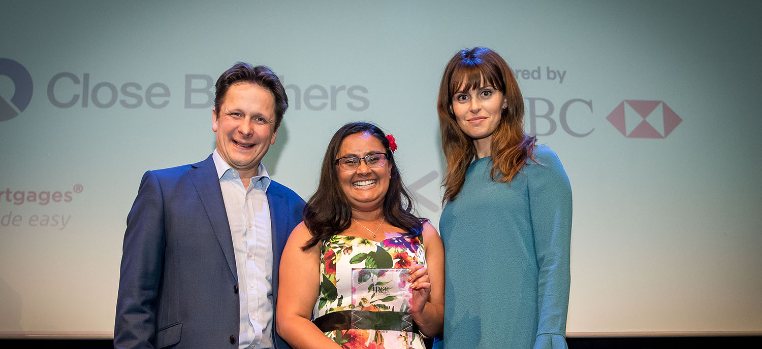 Nisha Haq being awarded UK Freelancer of the Year by IPSE,