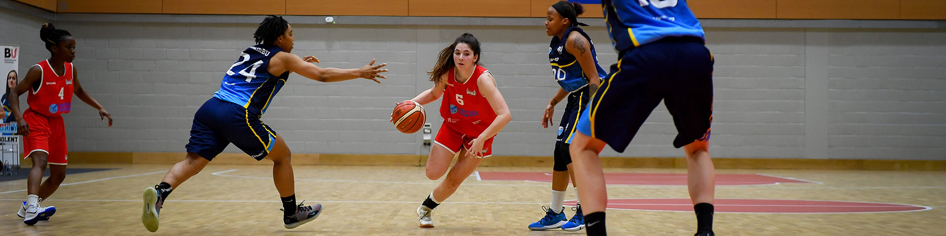 Team Solent womens basketball team playing a match