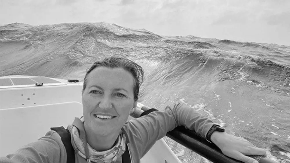 Stacey Rivers rowing against a high wave