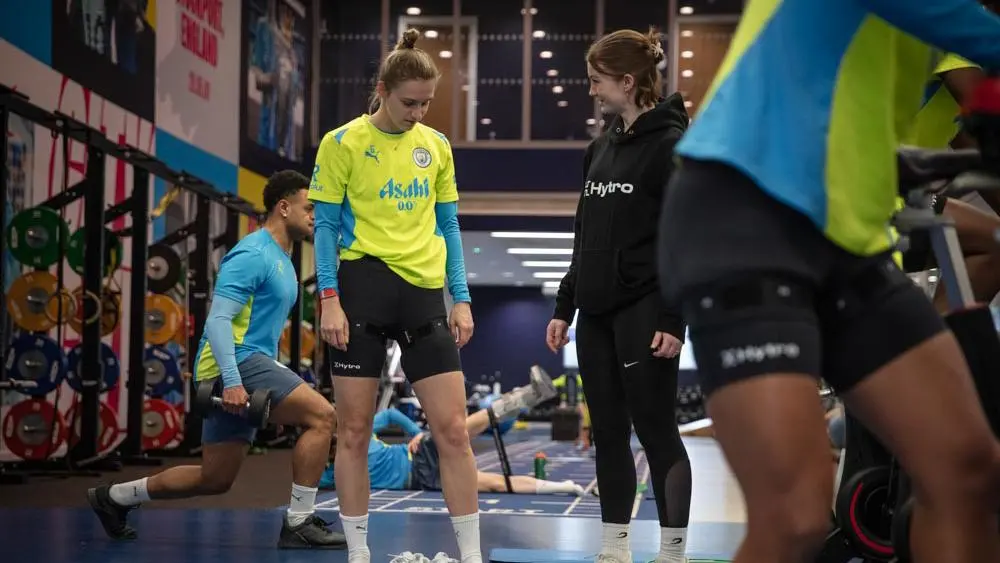 Bailey introduces Hytro to Man City Women