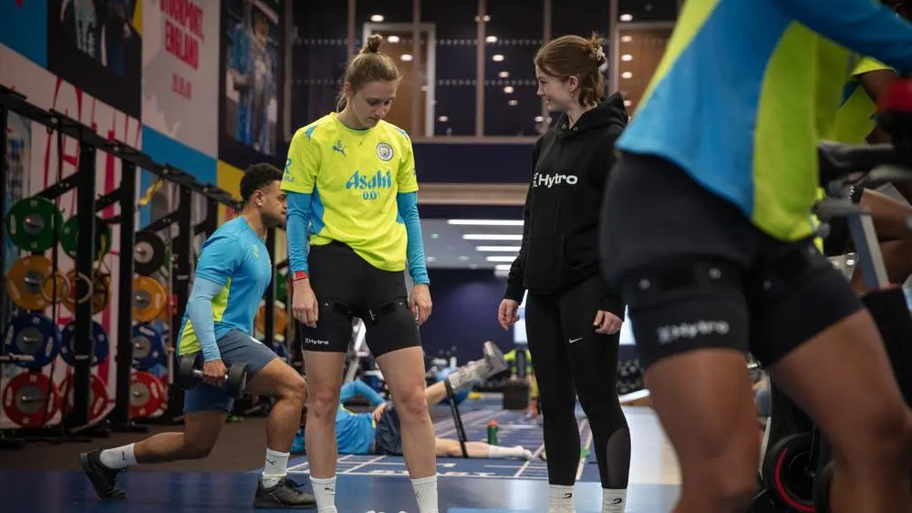 Bailey introduces Hytro to Man City Women