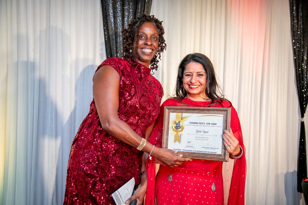 Geeta receiving her award from Jenni Douglas-Todd