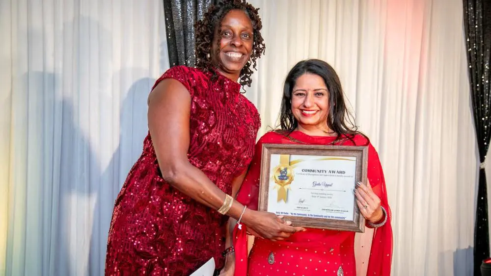 Geeta receiving her award from Jenni Douglas-Todd