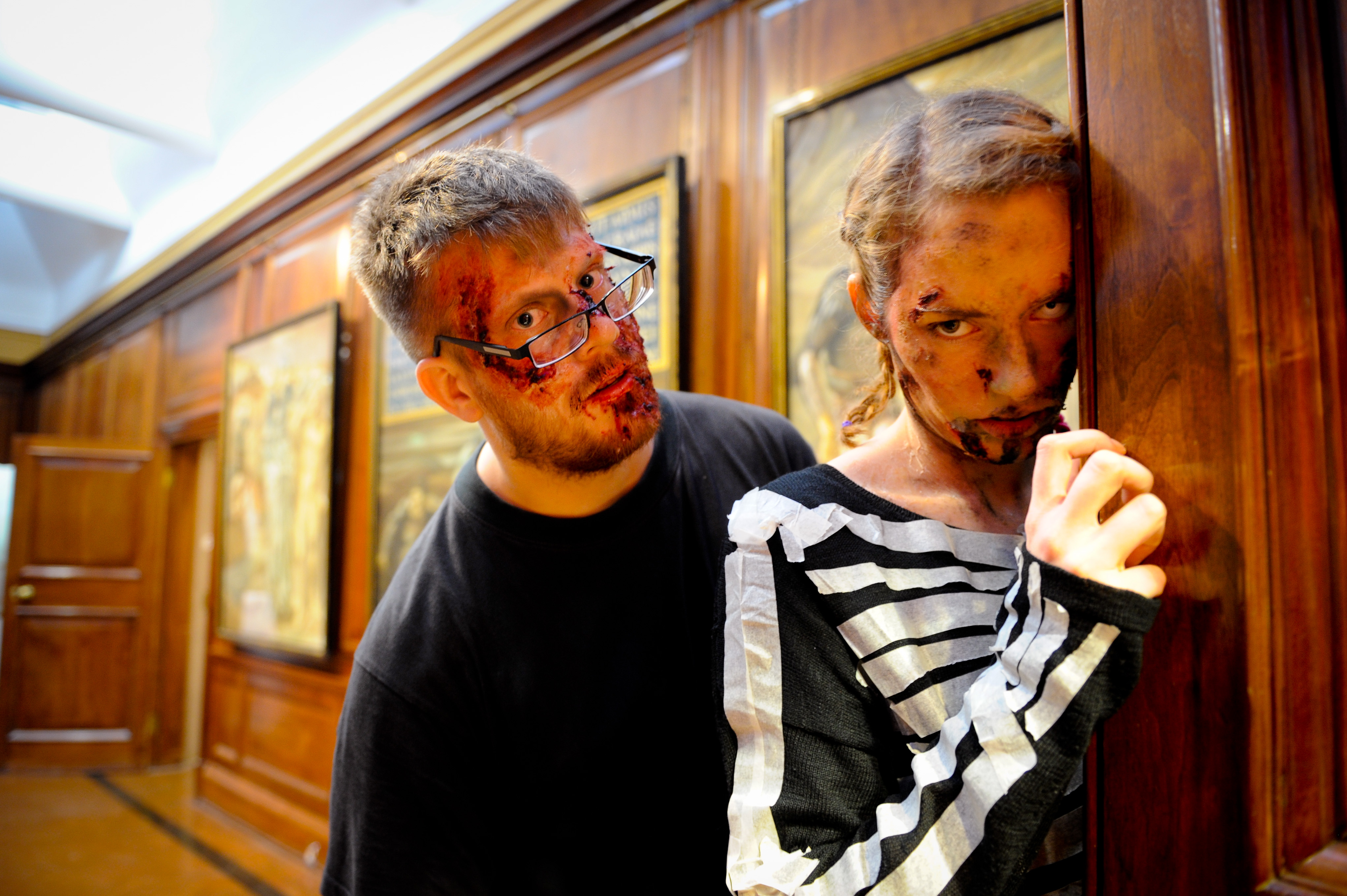 Zombie pose in an art gallery
