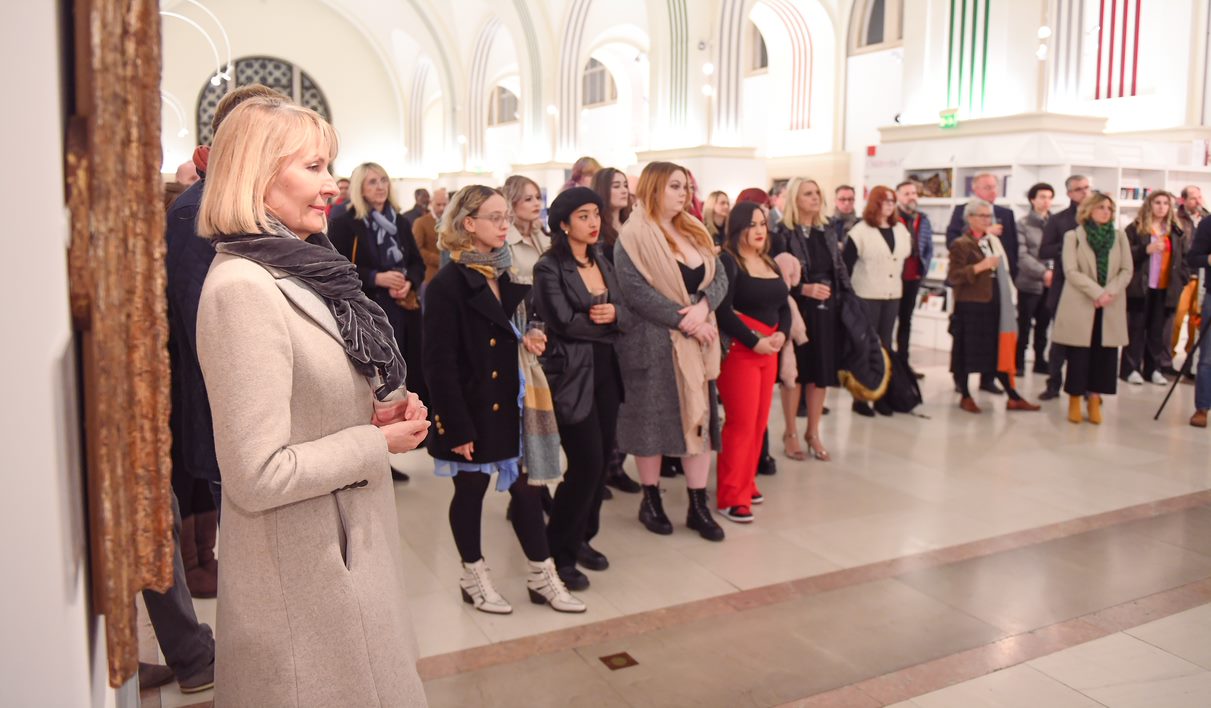 Professor Karen Stanton and audience at the Southampton City Art Gallery