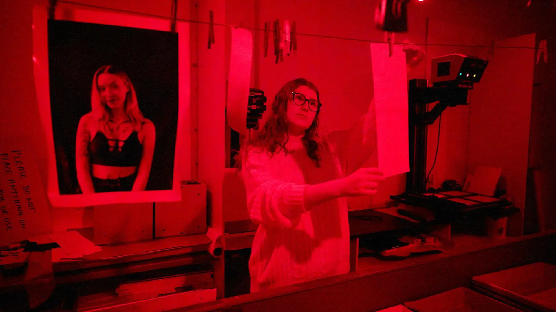 Image inside the photography darkroom, student developing photos