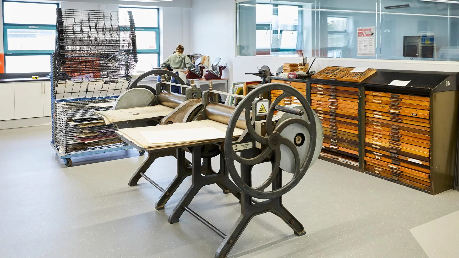 Press machine for screen printing