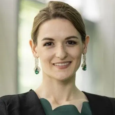 Headshot of Ellie Atayee Bennett