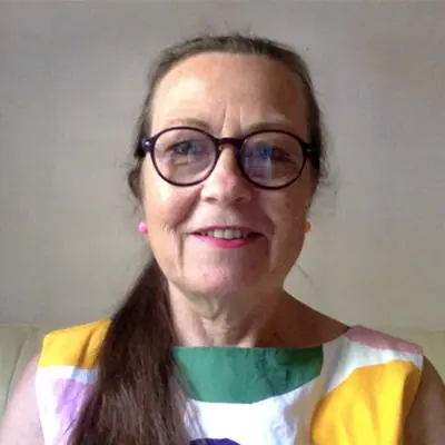 Picture of lecturer Julie Beattie 