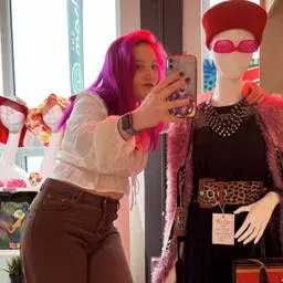 Shyanne Sealey taking a selfie with a shop dummy