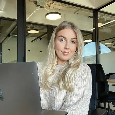 Picture of Solent alumna, Emily Salmon 