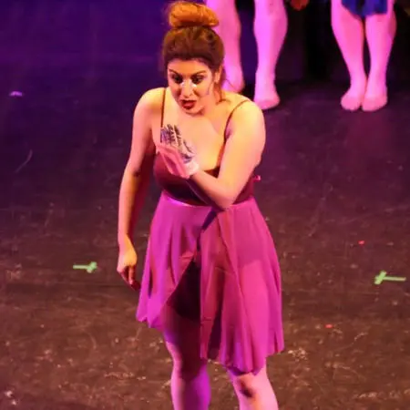 Olivia Squires performing