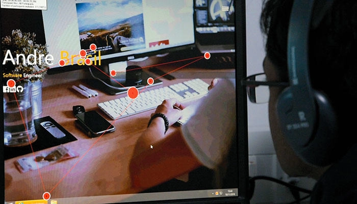 A computing student using the eye tracker