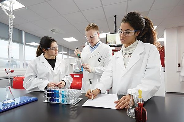 Biomedical science students in the lab