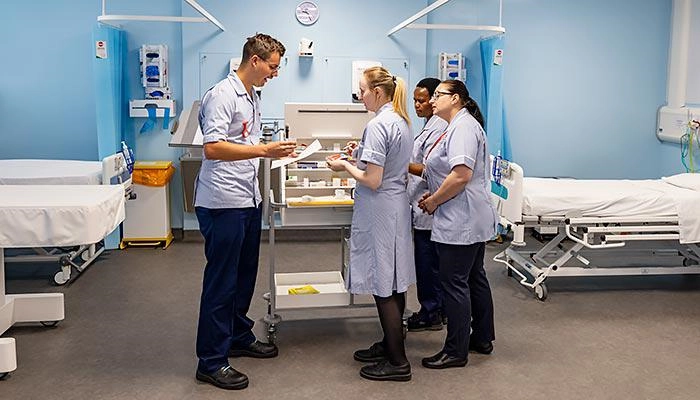 Nursing students in the simulation ward