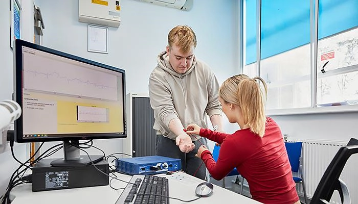 Psychology students in the lab