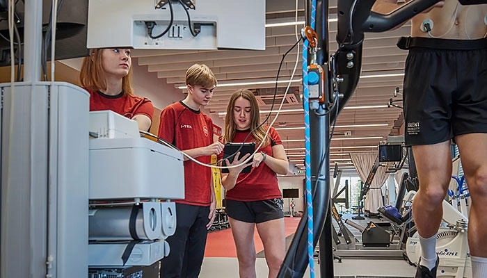 Sport science students in the lab
