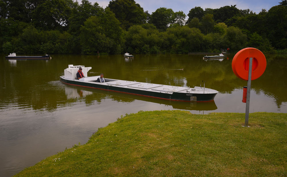 Ship handling centre